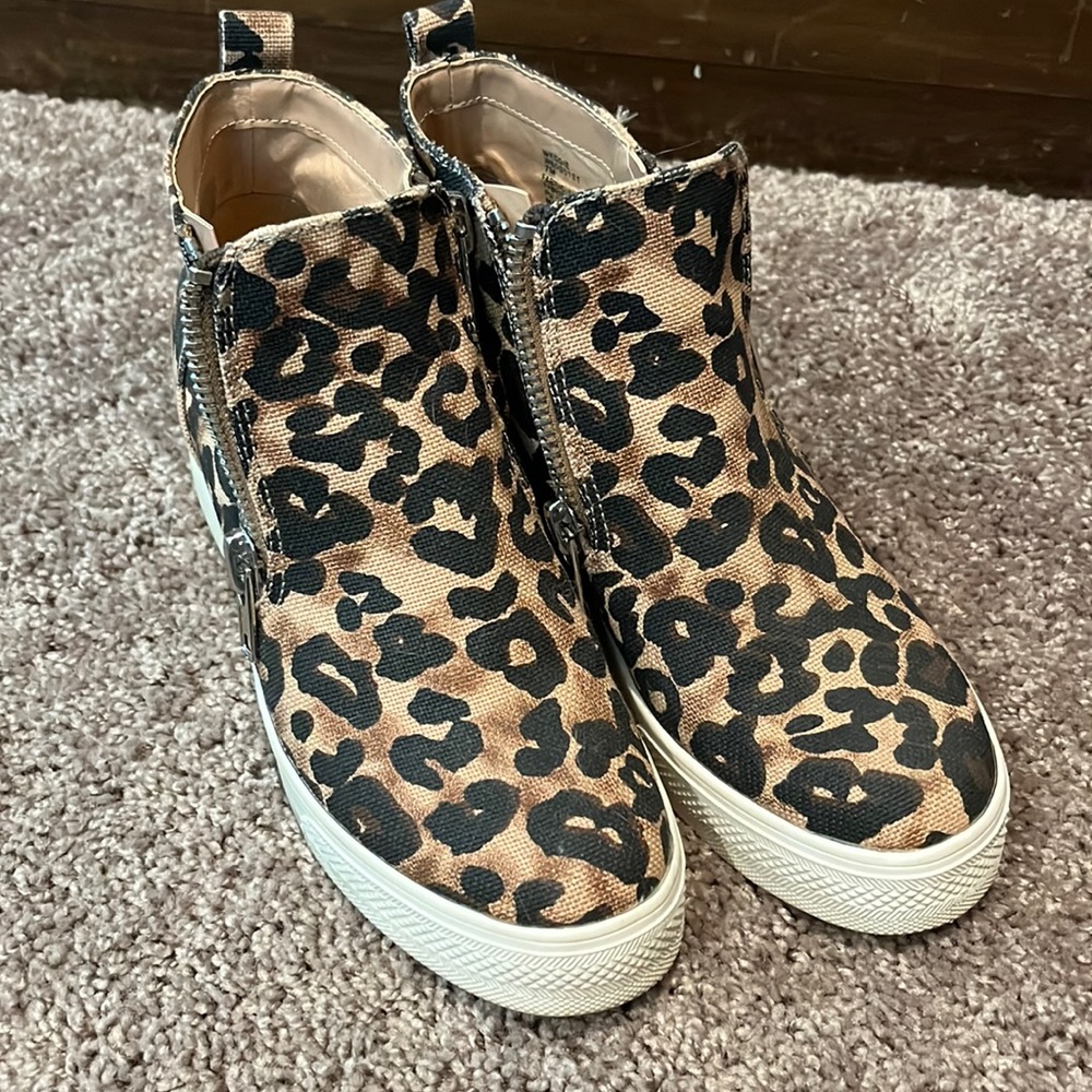 Leopard wedge shoes